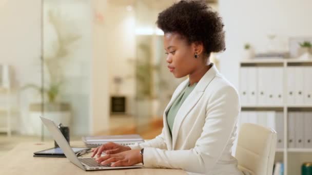 African Businesswoman Emailing Client Doing Research Project Using Laptop Leading — Αρχείο Βίντεο