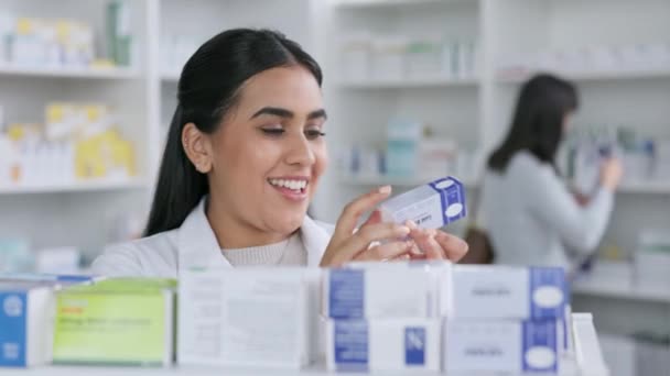 Smiling Female Pharmacy Student Working Store Stock Laughing Healthcare Professional — Stockvideo