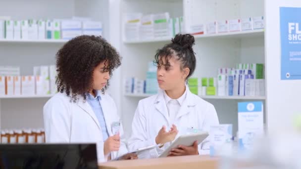 Professional Young Pharmacists Doing Stocktake Discussing Merchandise Medication Preparing Check — Vídeo de Stock