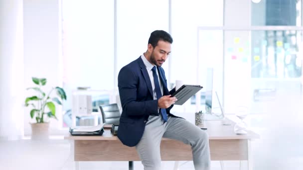 Business Man Checking His Email Browsing Online While Working Office — Stok video