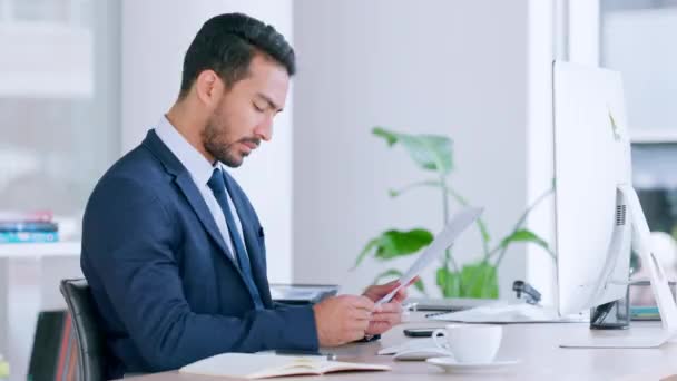 Financial Advisor Reading Checklist Taking Notes Diary While Working Office — Αρχείο Βίντεο