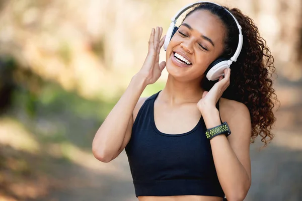 Let Music Fill Your Soul Young Woman Listening Some Fun — 图库照片
