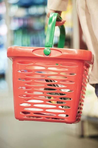 Stocking Dinner Woman Holding Grocery Shopping Cart —  Fotos de Stock
