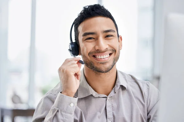 Always Available Cropped Portrait Handsome Young Male Call Center Agent — Stockfoto