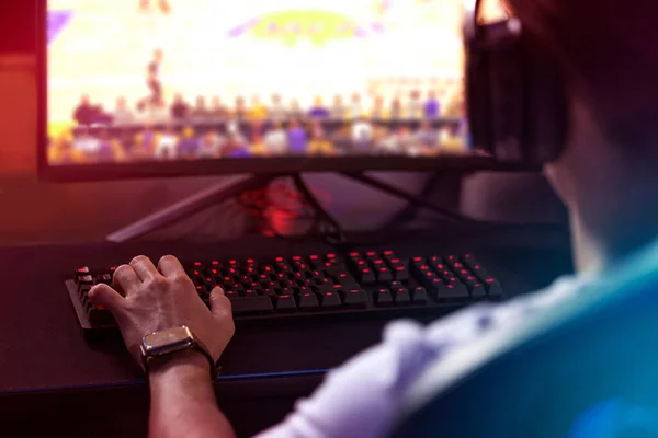 Its Right Court Rearview Shot Young Man Playing Computer Games — Foto Stock