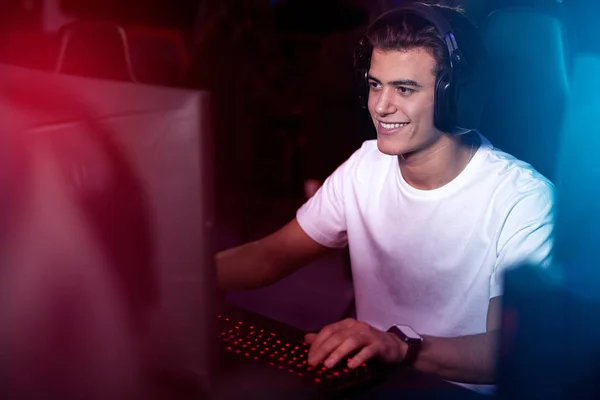 Dont Just Play Become Part Young Man Playing Computer Games —  Fotos de Stock