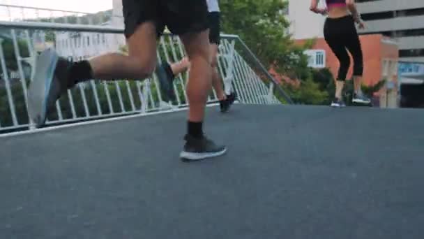 Вмістити Спортсменів Бігати Бігати Фітнесу Тренування Міському Місті Ноги Взуття — стокове відео