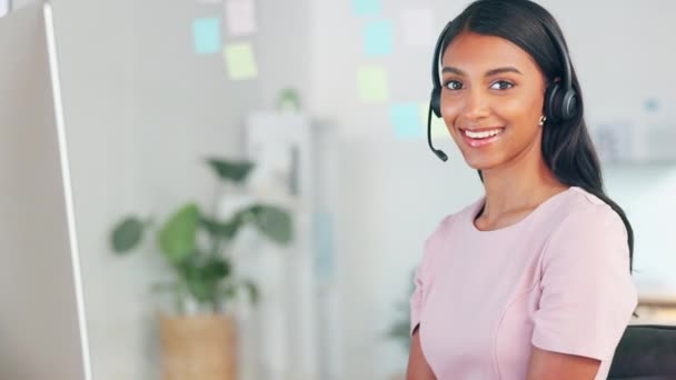 Portrait Call Center Agent Headset Help Customers Online While Working — Video Stock