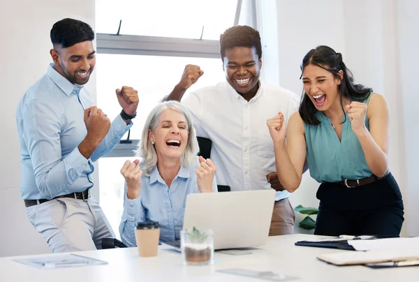 Cant Believe Did Group Businesspeople Cheering While Using Laptop Together — Foto Stock