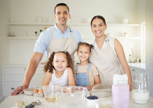 Our Quality Time Young Family Baking Together Home — 图库照片