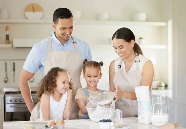 Would You Help Young Family Baking Together Home — Stockfoto