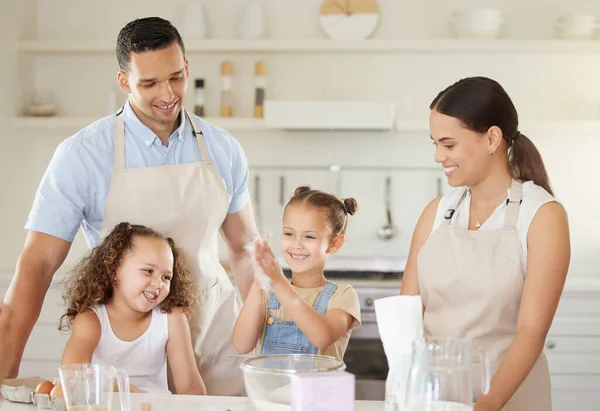 Watch Magic Young Family Baking Together Home — Fotografia de Stock