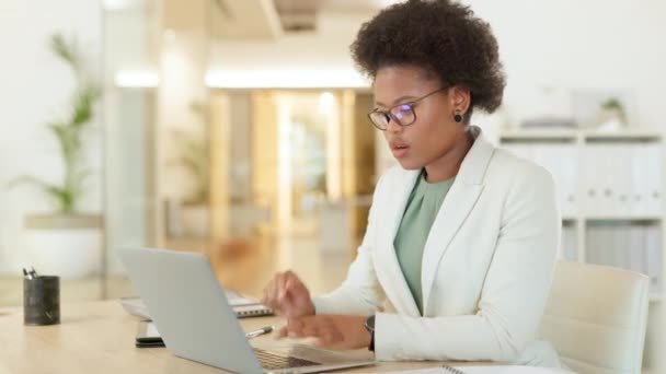 Young Business Woman Browsing Laptop While Working Office Focused Entrepreneur — Vídeos de Stock