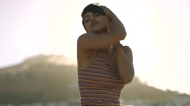 Günbatımında Şehirde Koreografi Pratiği Yapan Serbest Stil Dansçısı Modern Kokulu — Stok video