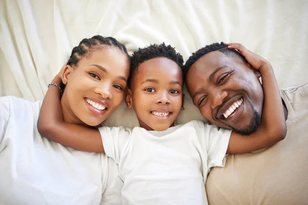 Having Parents Blessing Beautiful Young Family Bonding Bed Together — Stockfoto