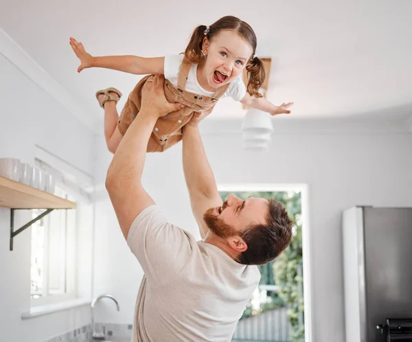 All Thats Missing Cape Man Lifting His Adorable Little Daughter — Foto de Stock