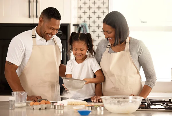 Treasured Days Worthy Reliving Adorable Little Girl Baking Her Parents — Stockfoto