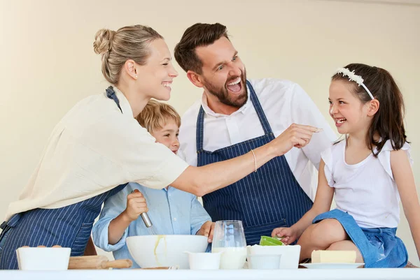 Things Getting Messy Young Family Cooking Together Home — Stock Photo, Image