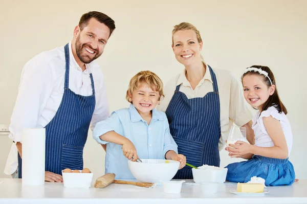 Bonding Baking Young Family Cooking Together Home — Φωτογραφία Αρχείου
