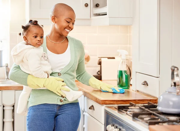 Its Chore Day Attractive Young Woman Carrying Her Daugher While — Φωτογραφία Αρχείου