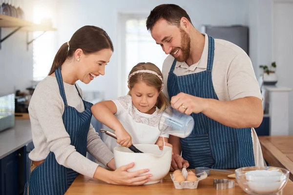 Made Love Whole Family Young Couple Daughter Baking Together Home — Φωτογραφία Αρχείου