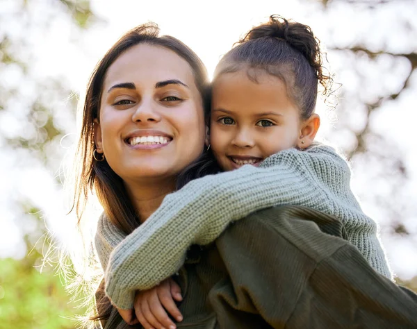 Shes Everything Need Life Young Mother Daughter Spending Time Park — Stock Fotó