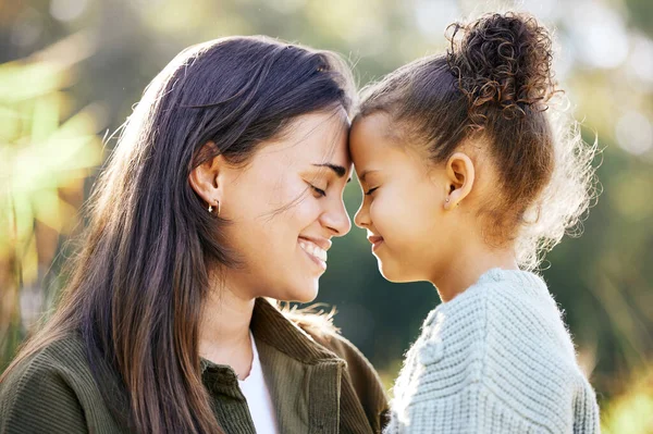 Lets Take Moment Now Young Mother Daughter Spending Time Park — Stock Fotó