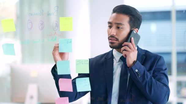 Young Male Manager Brainstorming Ideas Writing Clear Board While Talking — Video Stock
