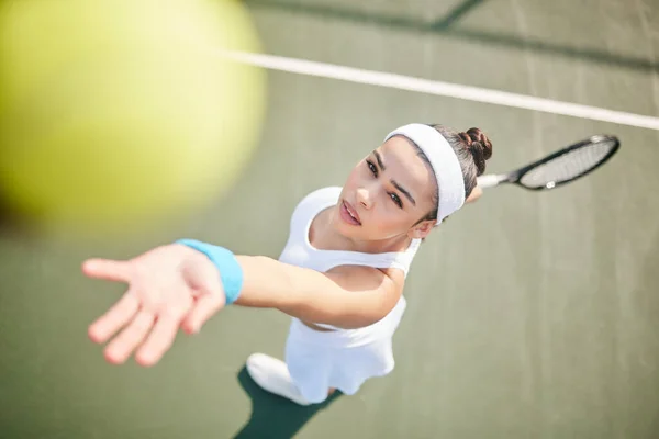 Serve Needs Perfect High Angle Shot Young Tennis Player Standing — Fotografia de Stock