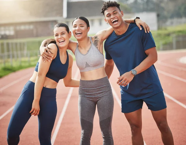 Tênis high five e trabalho em equipe feminino para jogos esportivos ao ar  livre para exercícios e condicionamento físico vencedor de conquistas  esportivas e atleta feliz equipe dupla sentindo sucesso com a