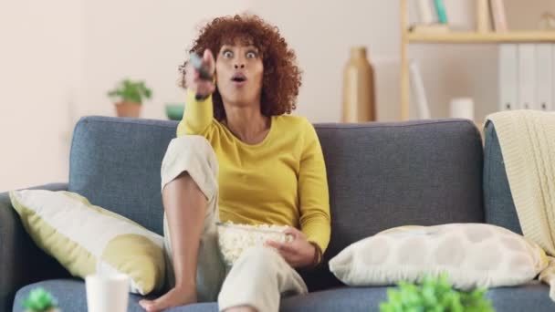 Woman Watching Her Favorite Show While Enjoying Popcorn Home Young — Vídeo de stock