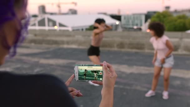 Filming Dance Tutorial Phone Funky Street Dancers Performers Dancing Modern — стоковое видео