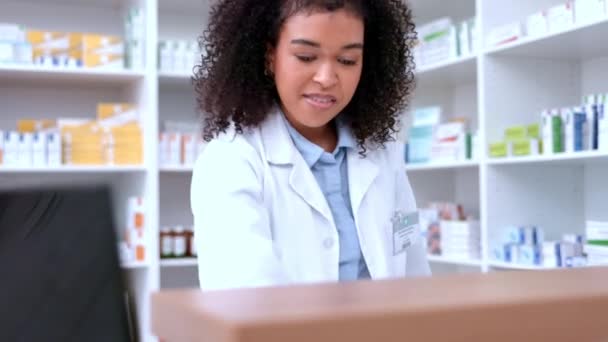 Happy Black Pharmacist Answering Phone Pharmacy Checking Stock Doing Inventory — Vídeo de Stock