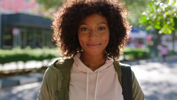 Trendy Cool Stylish Student Standing Alone Fashionable Woman Afro Showing — Αρχείο Βίντεο