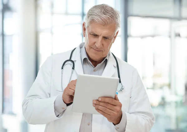 Rejoice Your Work Doctor Using Tablet Hospital — Foto de Stock