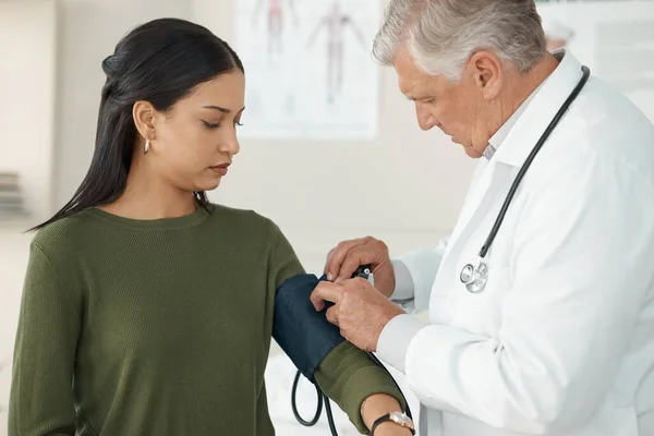 Lets See Whats Been Making You Sick Senior Doctor Standing — Stock Photo, Image