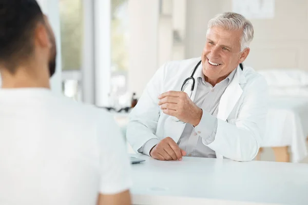 Have Good Rapport Patients Senior Doctor Sitting His Patient Consultation — Foto Stock