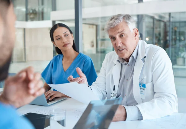 Need Spend More Time Group Nurses Having Meeting Head Doctor — Φωτογραφία Αρχείου