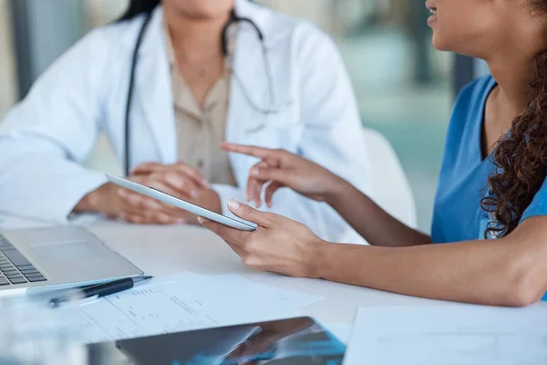 Have You Heard Update Two Female Medical Staff Members Having — Stock Photo, Image