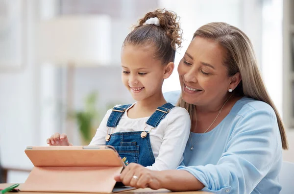 Shes Never Too Young Teach Things Little Girl Her Grandmother — ストック写真