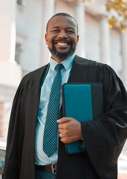 Todays Going Good Day Mature Male Lawyer Preparing Court City — Stock fotografie