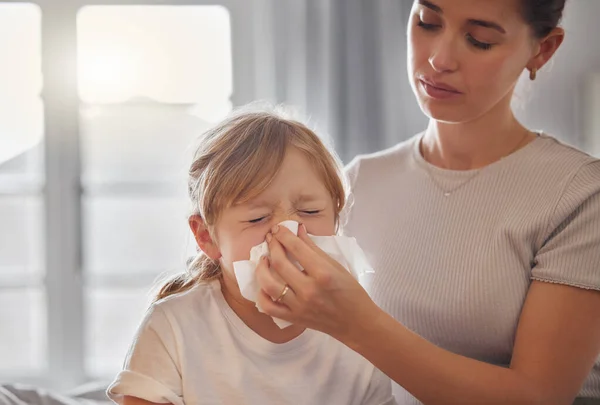 Think Calls Doctors Visit Mother Wiping Her Little Girls Nose — Stock Photo, Image