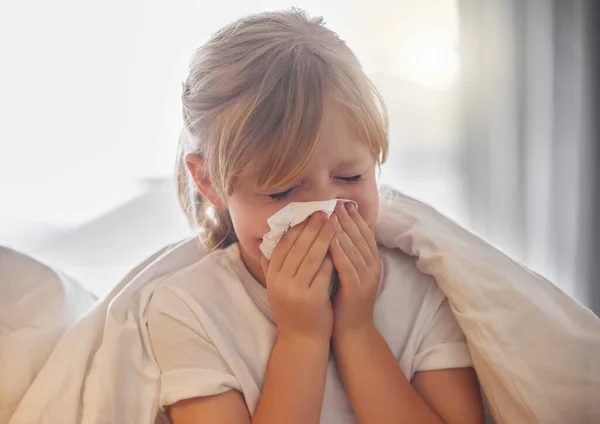 Getting Tired Blowing Nose Little Girl Feeling Ill Bed Home — Foto Stock