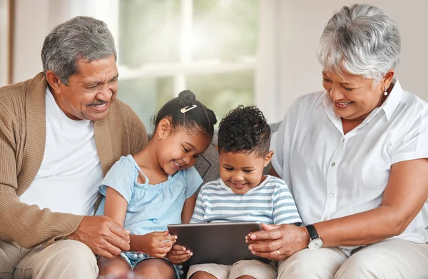 Fill Our Days Joy Grandparents Bonding Grandchildren Using Digital Tablet — 스톡 사진
