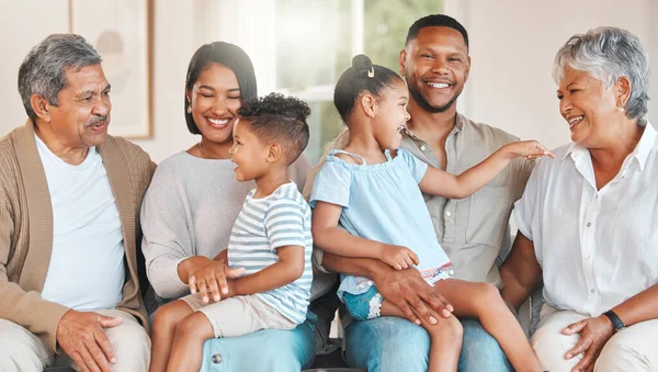 Bloodlines Love Ties Portrait Family Grandparents Bonding Together Couch Home — Φωτογραφία Αρχείου