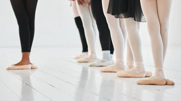 Every Ballerina Once Beginner Group Unrecognisable Ballet Dancers Practicing Routine — Stockfoto