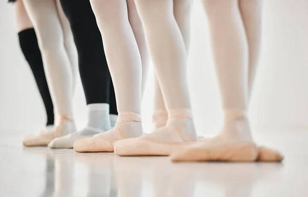 Light Our Feet Group Unrecognisable Ballet Dancers Practicing Routine Dance — Stockfoto