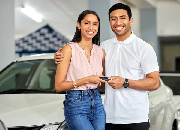 Dont Just Dream Drive Young Couple Showing Car Keys Car — Fotografia de Stock