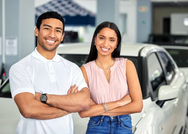 Have Much Choose Here Young Couple Car Dealership — Fotografia de Stock