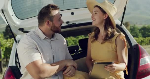 Video Footage Affectionate Young Couple Looking Tablet While Roadtrip — Stock videók